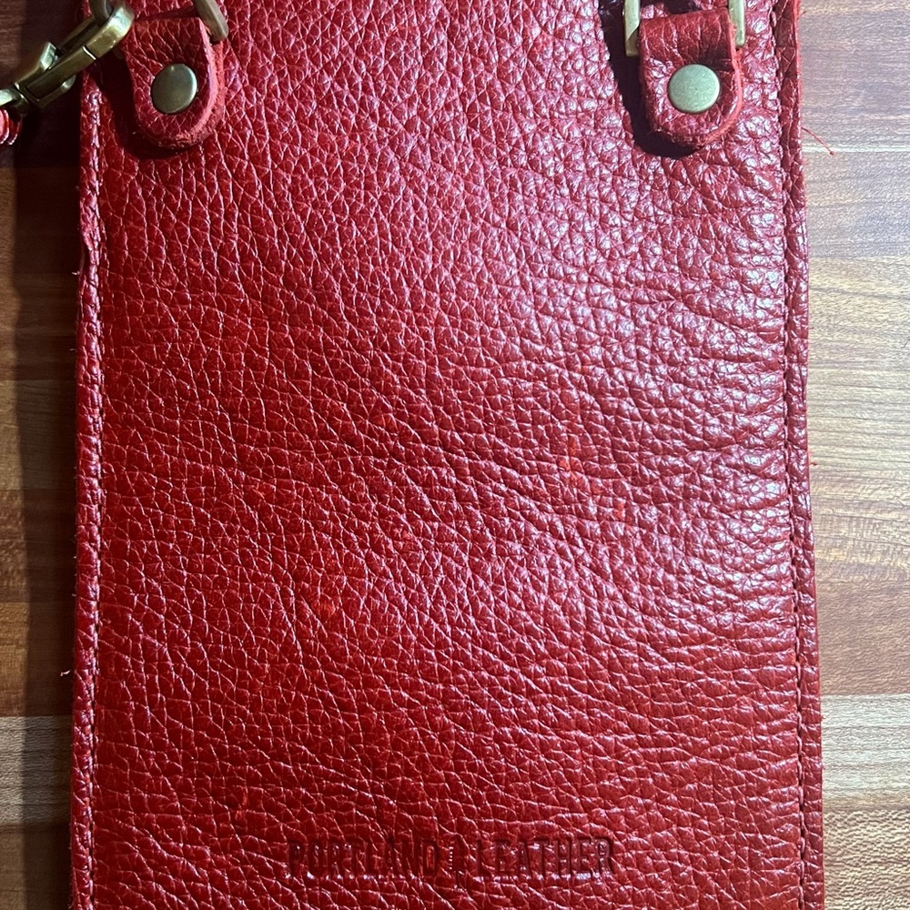 Portland Leather Goods, Parker Phone crossbody bag, 100% pebbled leather - Picture 8 of 8